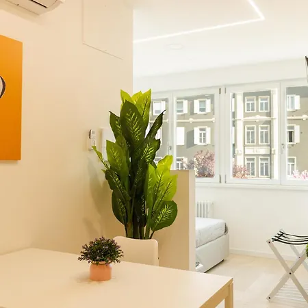 Bordox Nuovi E Luminosi Presso La Stazione E Il Centro Storico * ウーディネ